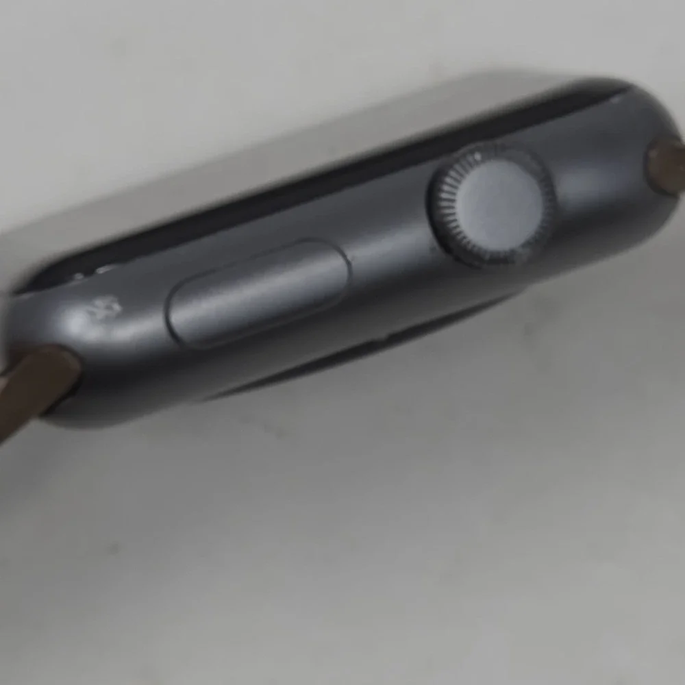 Apple Watch, 7000 Series, 42mm 2 Extra Bands. Works Great